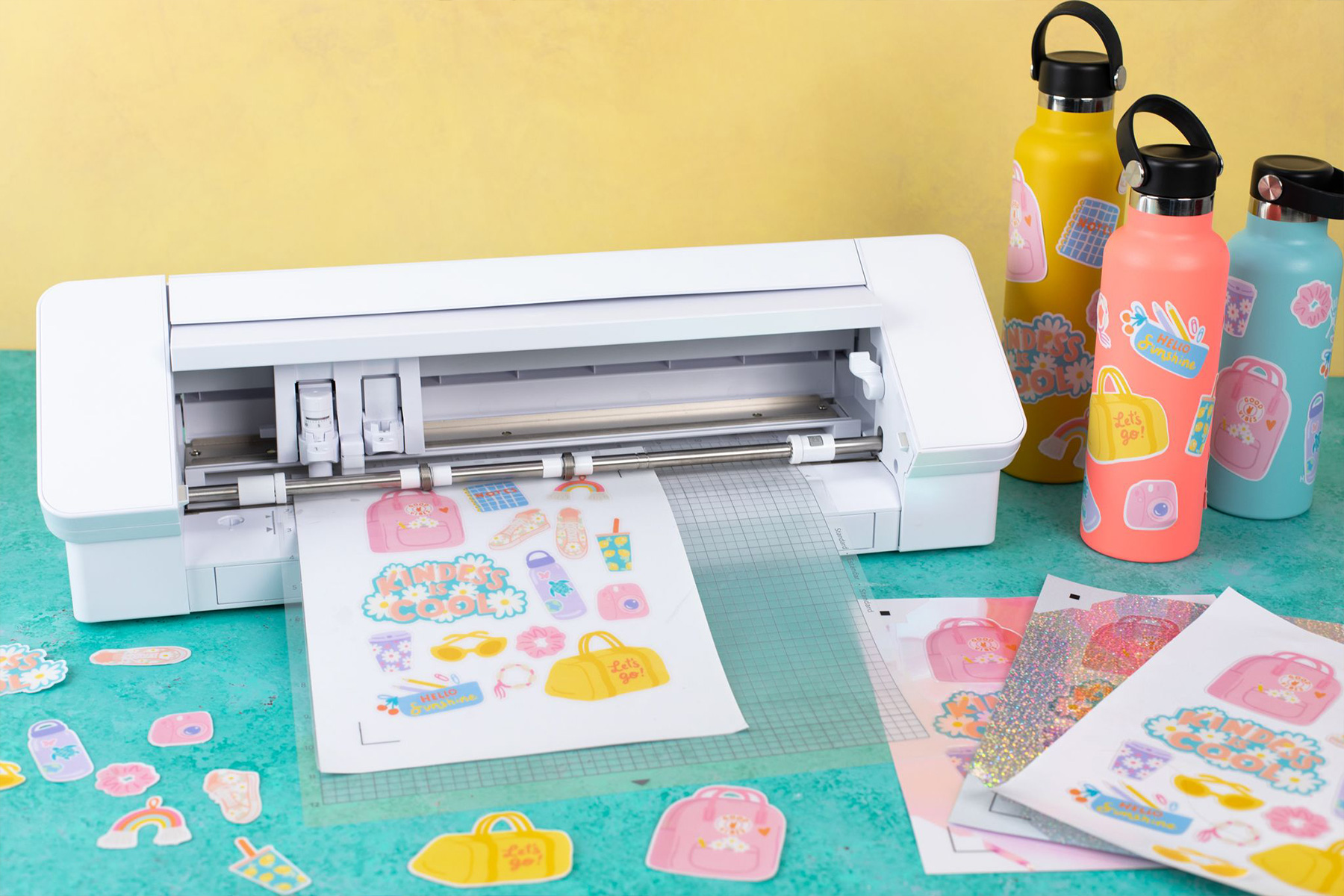 Aufkleber können mit der Print & Cut Funktion schnell gedruckt udn ausgeschnitten werden.