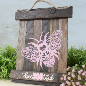 Holzschild mit Bienen Plotterdesign 