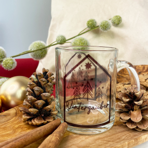 Nichts geht über einen heißen Glühwein bei kalten Temperaturen. Mit einer besonders gestalteten Tasse schmeckt es gleich noch besser