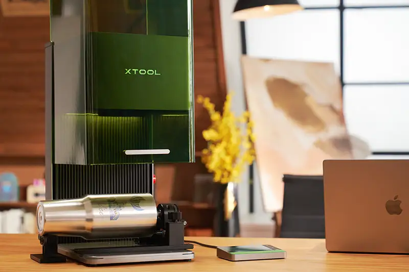 Der xTool F1 Ultra kombiniert einen Faserlaser und einen Diodenlaser – alles in einem Gerät.