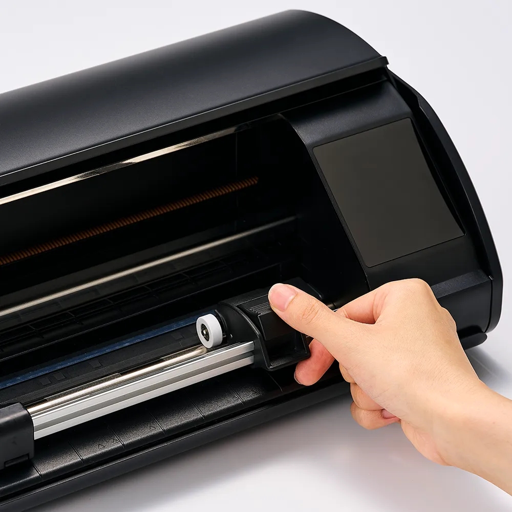 Stellen Sie die Andruckrollen optimal auf Ihr Material ein.