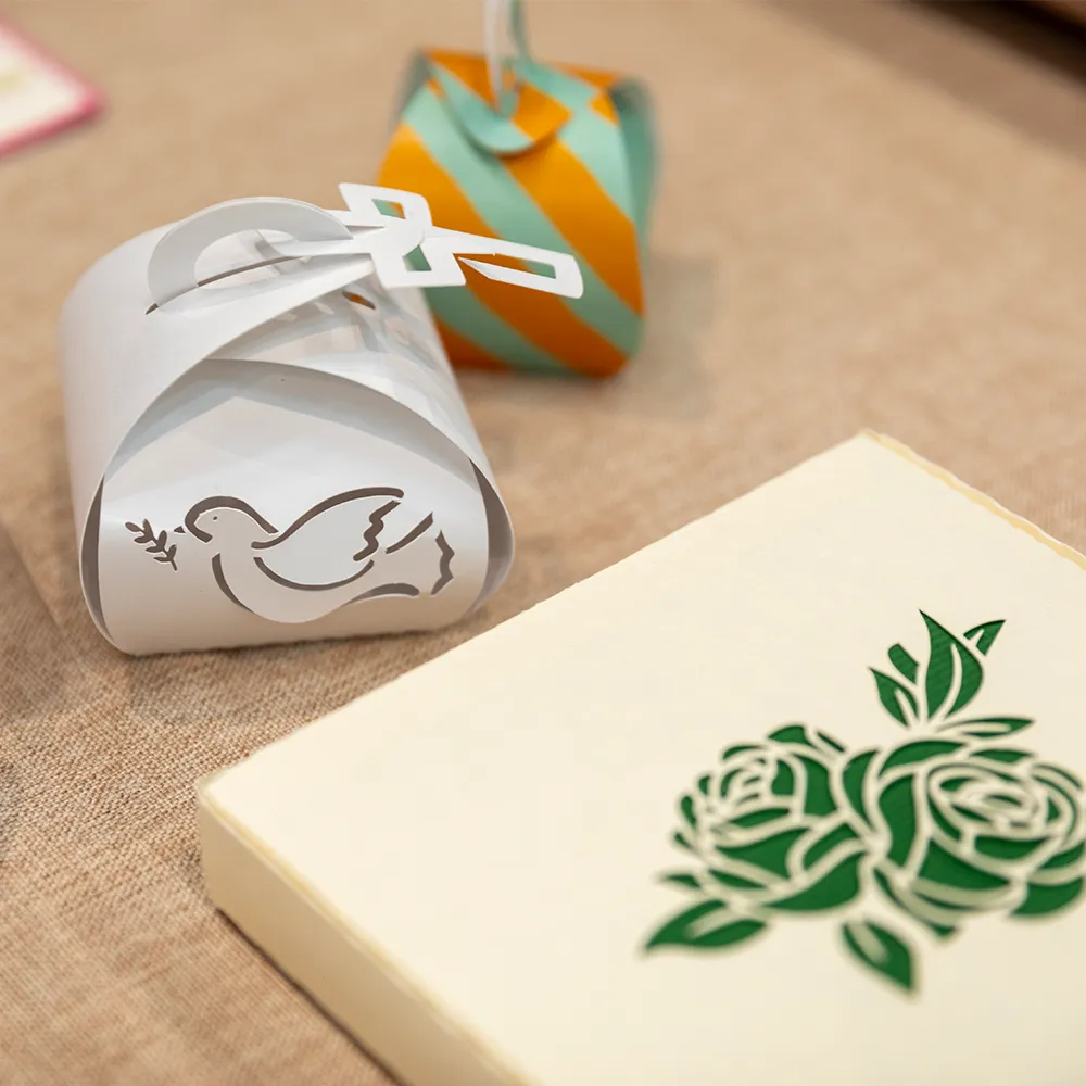 geplottete Papierwerke mit der SILHOUETTE CAMEO 5a PLUS