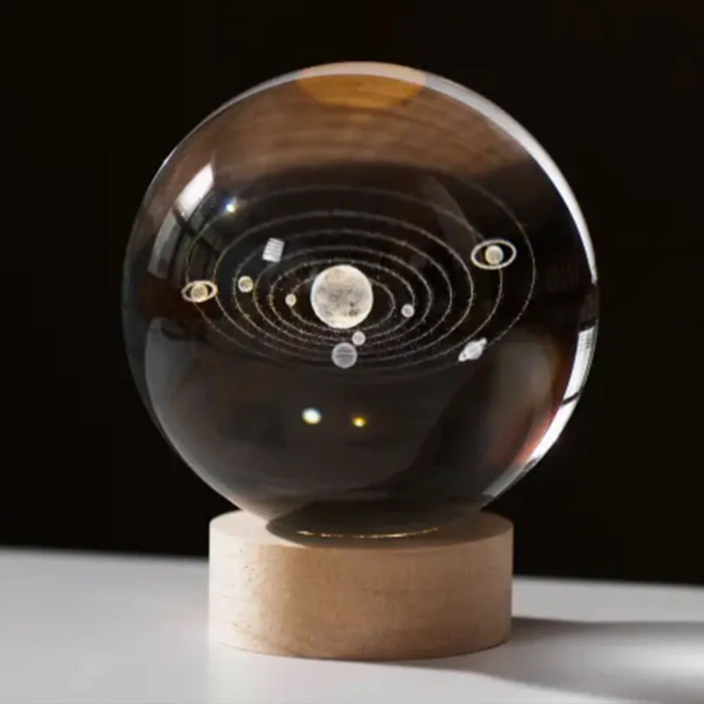 Erstellen Sie kreative 3D Gravuren in unterschiedliche Glasblöcke oder Kugeln.