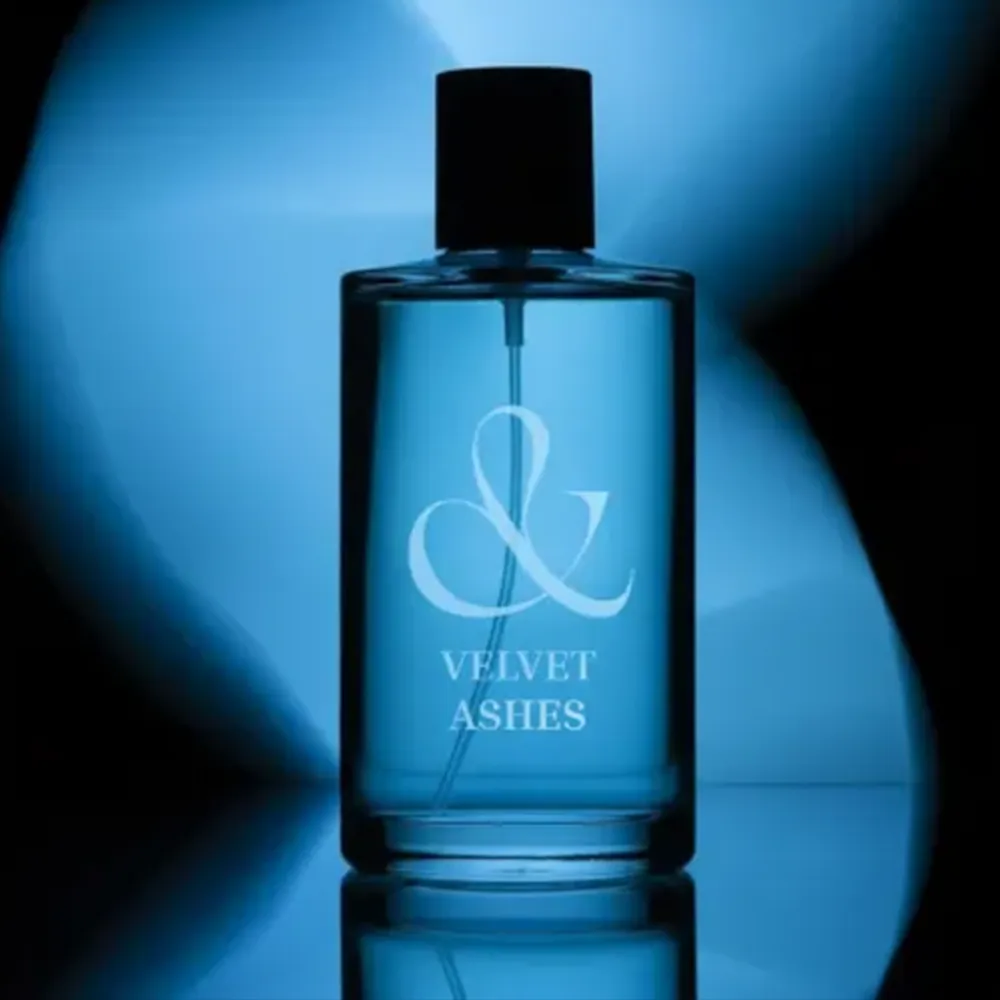 Mit dem xTool F2 Ultra UV können Sie Parfümflakons und mehr einfach gravieren.