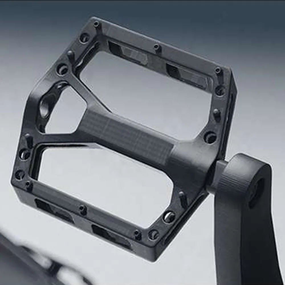 Das PA-CF ist ein carbonfaserverstärktes Filament welches besonders Robust und hitzebeständig ist.