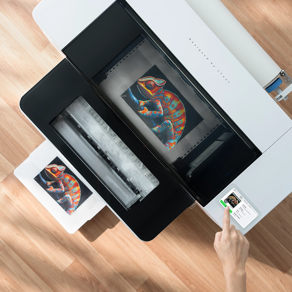 Der xTool Apparel Drucker kann direkt mit dem Separaten Shaker Ofen verbunden werden.