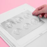 Nun können Sie Ihr Design vorsichtig von Ihrer Platte nehmen.