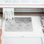 Ist die Maschine fertig, können Sie die Platte wieder entladen.